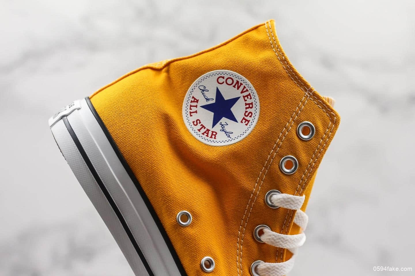 匡威 Chuck Taylor All Star Core Hi经典中性高帮帆布休闲运动硫化鞋 货号：159674C