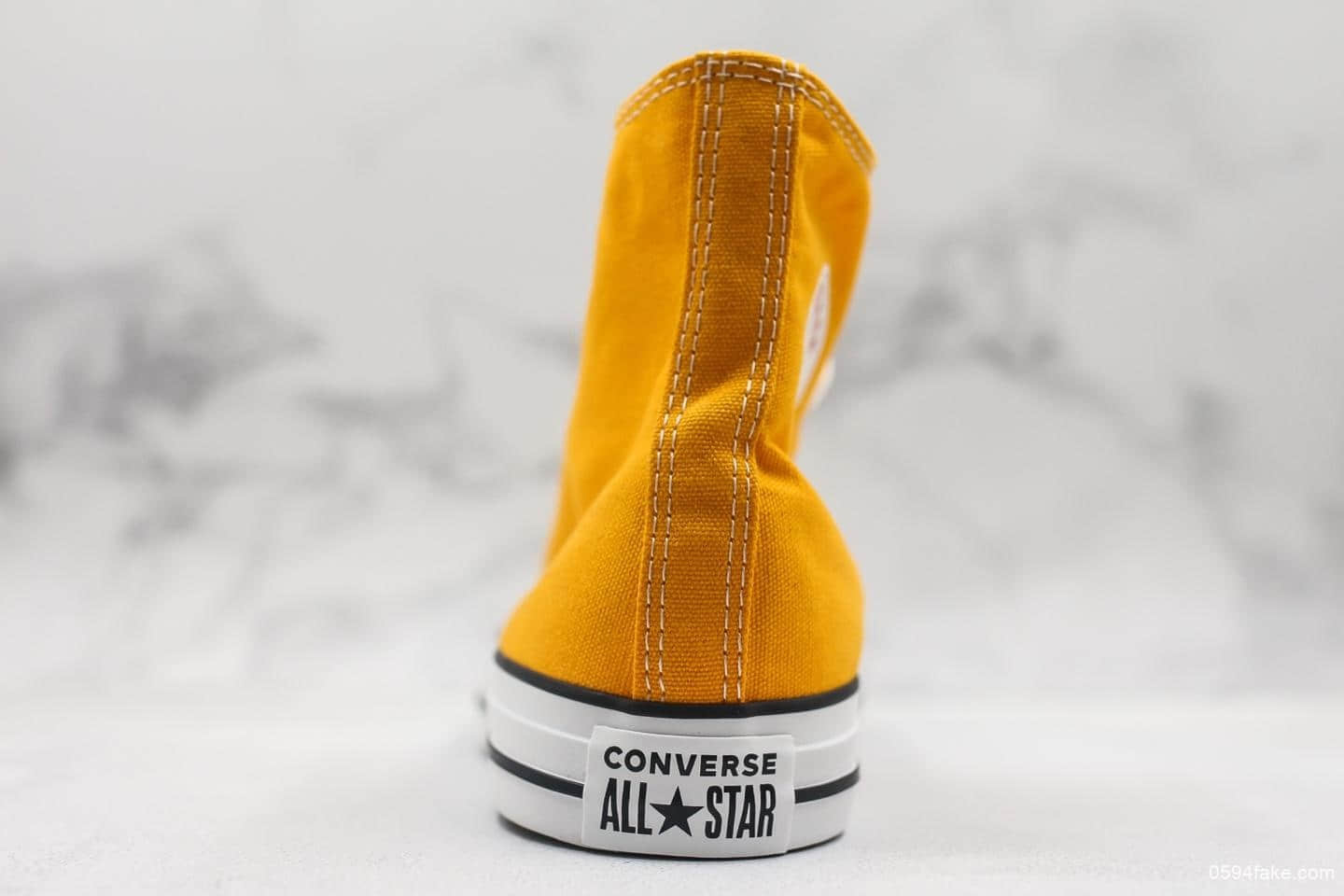 匡威 Chuck Taylor All Star Core Hi经典中性高帮帆布休闲运动硫化鞋 货号：159674C