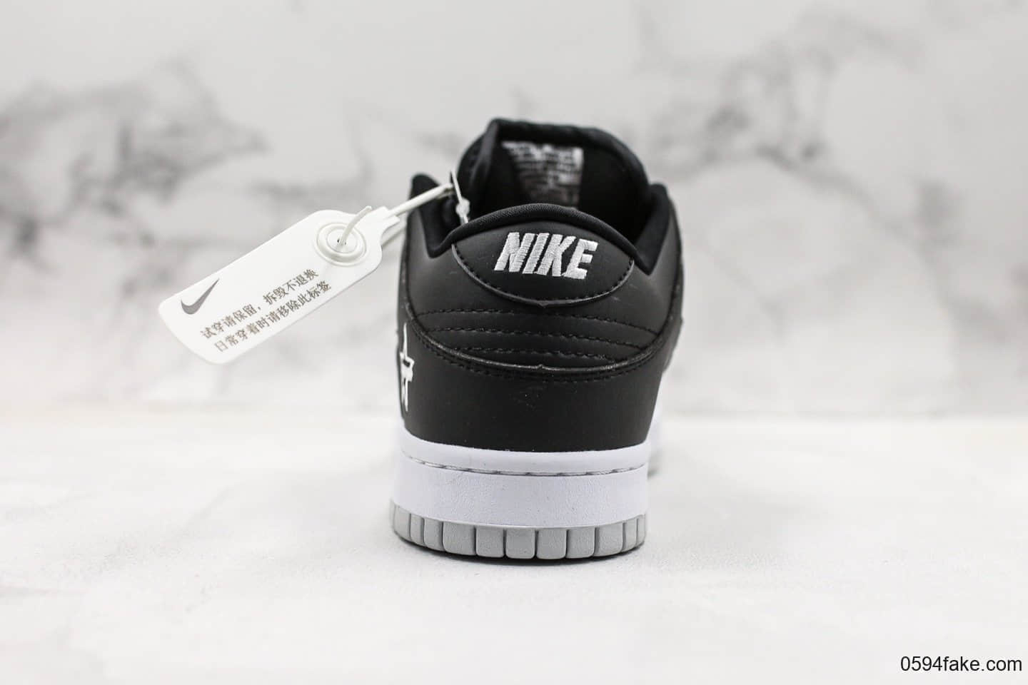 耐克Supreme x Nike SB Dunk Low联名板鞋黑银配色纯原带半码 细节一比一原鞋开模打造 货号：CK3480-001