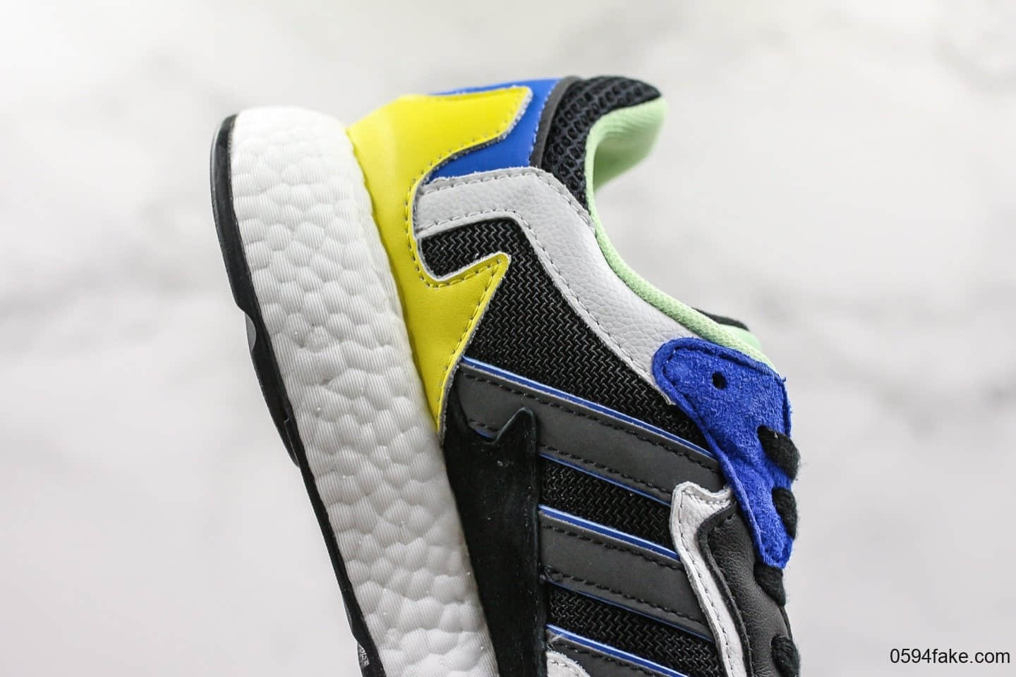 阿迪达斯Adidas Tresc Run Boost火焰爆米花跑鞋网布搭配麂皮拼接打造鞋面全掌Boost科技 货号：FV4710