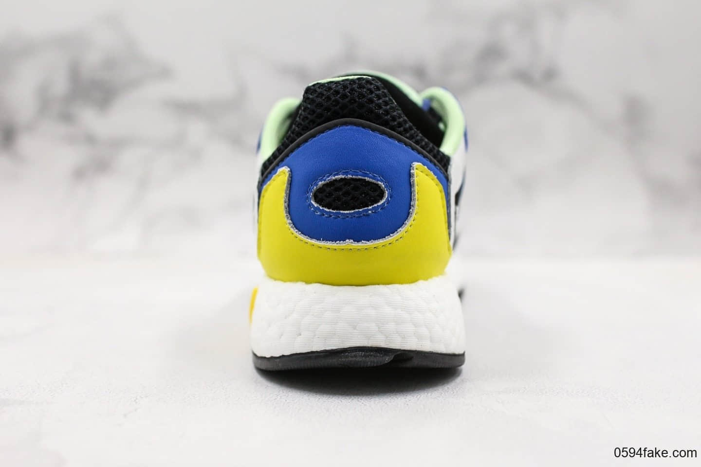 阿迪达斯Adidas Tresc Run Boost火焰爆米花跑鞋网布搭配麂皮拼接打造鞋面全掌Boost科技 货号：FV4710