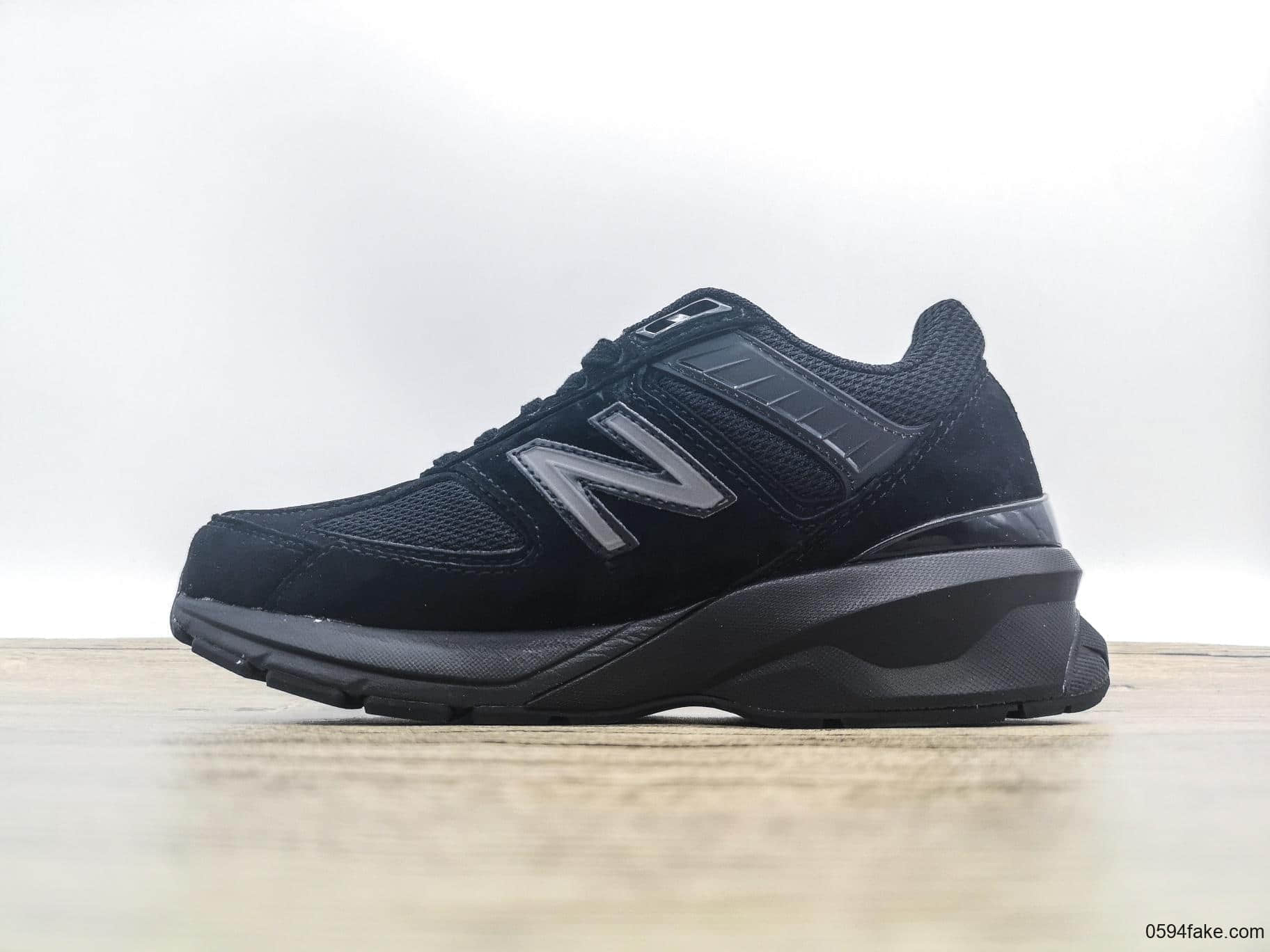 新百伦New Balance 990V5纯原版本正确TPU鞋跟设计搭载ENCAP橡胶大底休闲总统慢跑鞋 货号：M990BB5