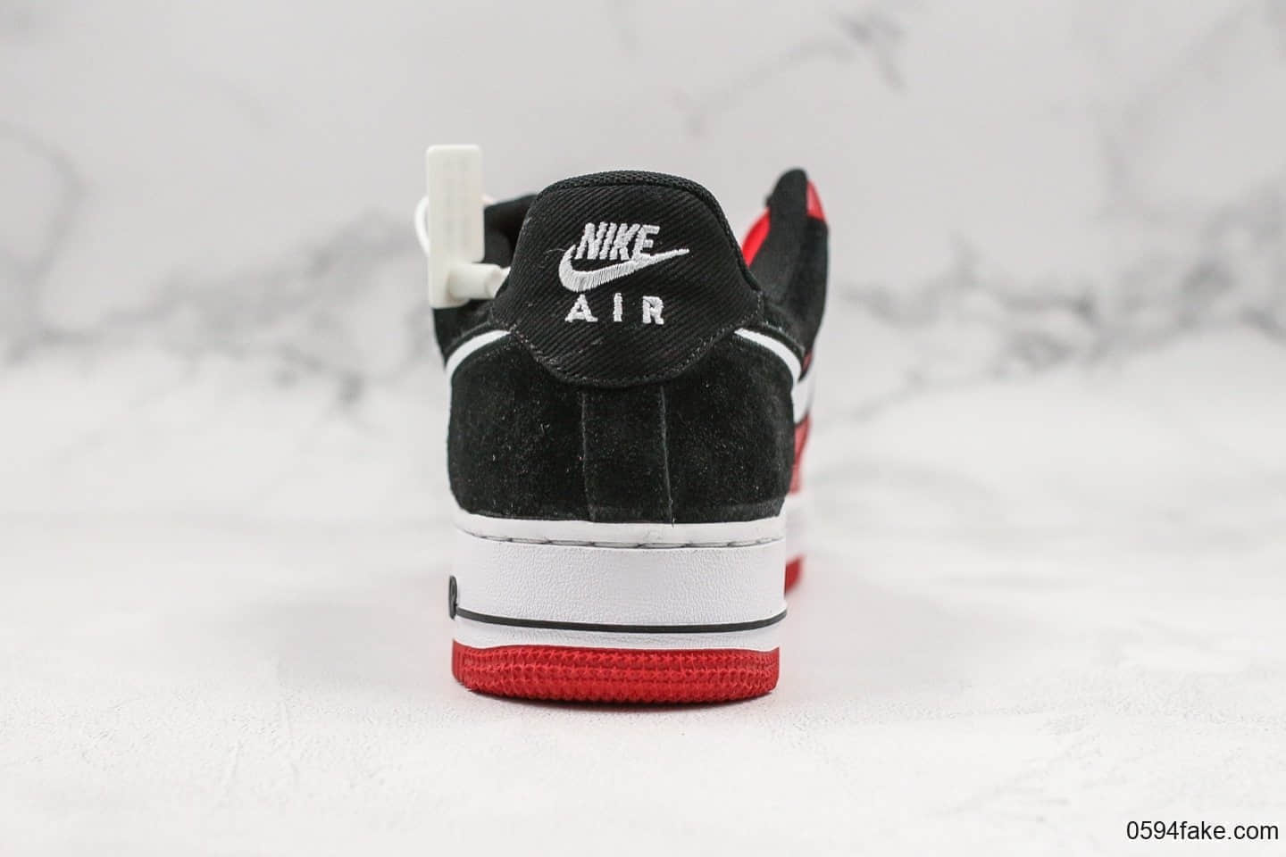 耐克Nike Air Force 1 '07 LV8 1“Mystic Red”海外限定配色红黑公司级原楦开发原装硬质牛剖层移模革 货号：AO2439-600