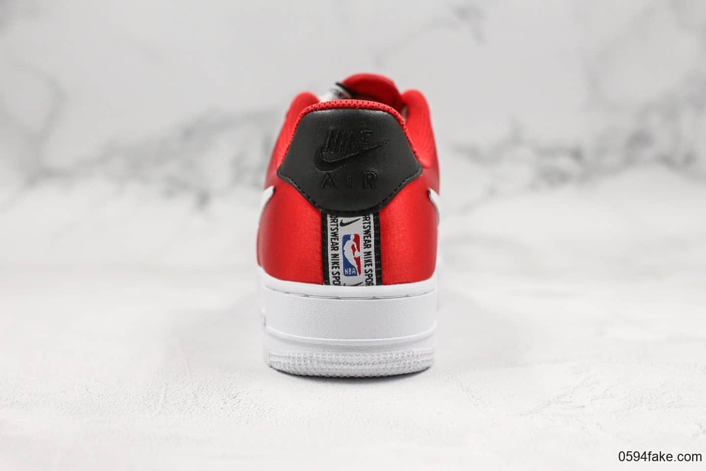 耐克Nike Air Force 1'07 LV8空军一号休闲板鞋断勾红白丝绸公司级带半码原标原盒原厂纸板全掌气垫加持 货号：BQ4420-600