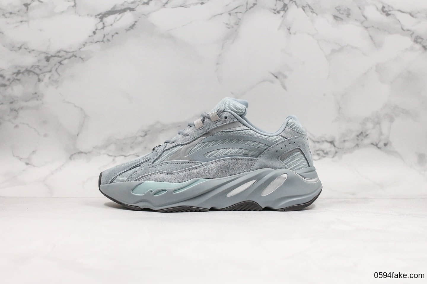 阿迪达斯adidas Yeezy 700 v2 “Hospital Blue”侃爷椰子700二代复古老爹鞋医院蓝OG纯原带半码原鞋开发区分市面低价 货号：FV8424