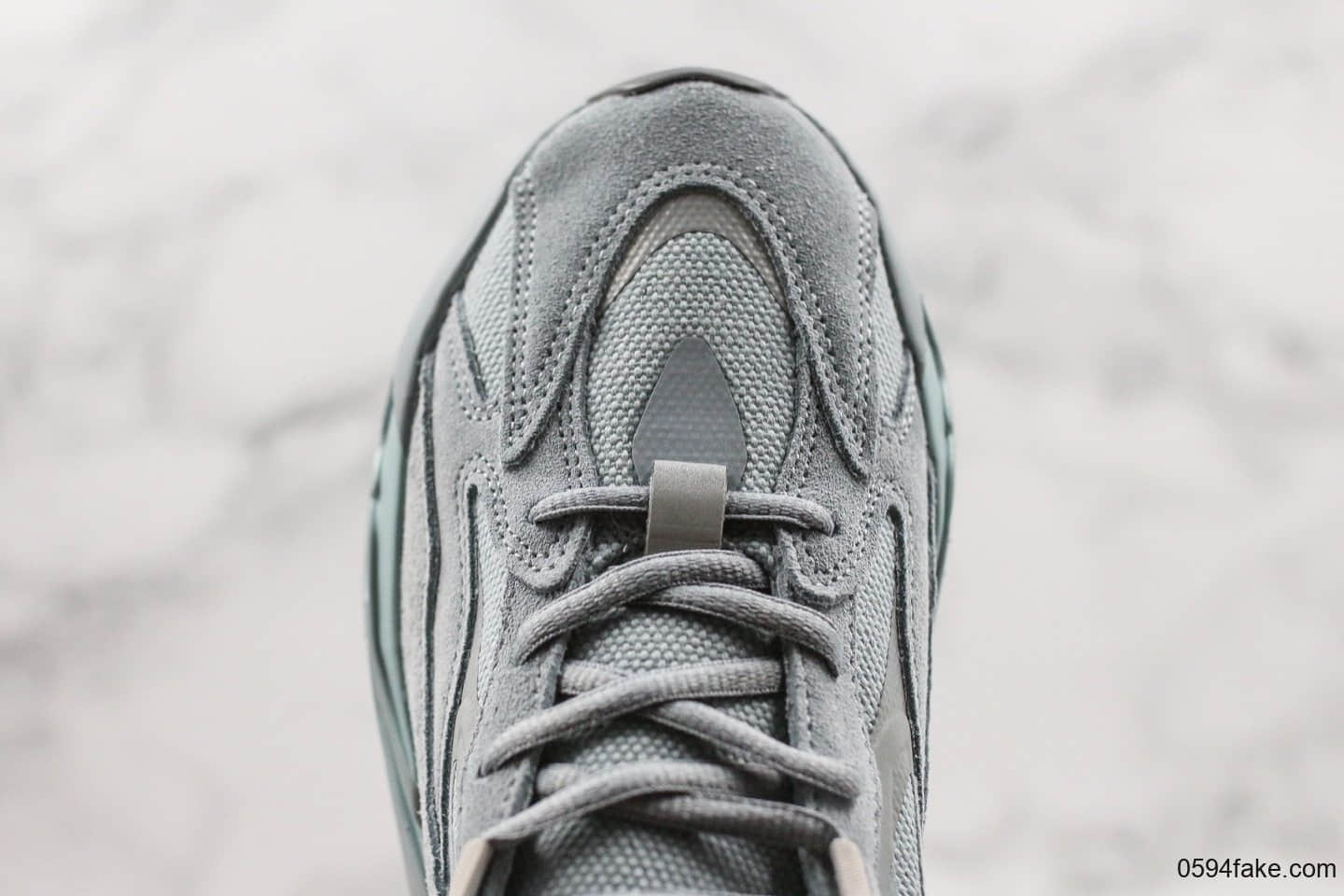 阿迪达斯adidas Yeezy 700 v2 “Hospital Blue”侃爷椰子700二代复古老爹鞋医院蓝OG纯原带半码原鞋开发区分市面低价 货号：FV8424