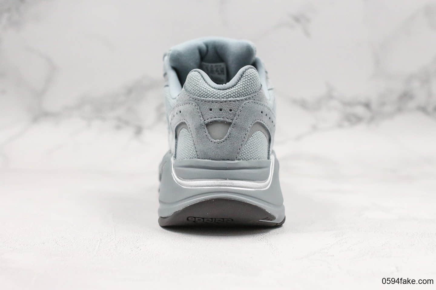 阿迪达斯adidas Yeezy 700 v2 “Hospital Blue”侃爷椰子700二代复古老爹鞋医院蓝OG纯原带半码原鞋开发区分市面低价 货号：FV8424