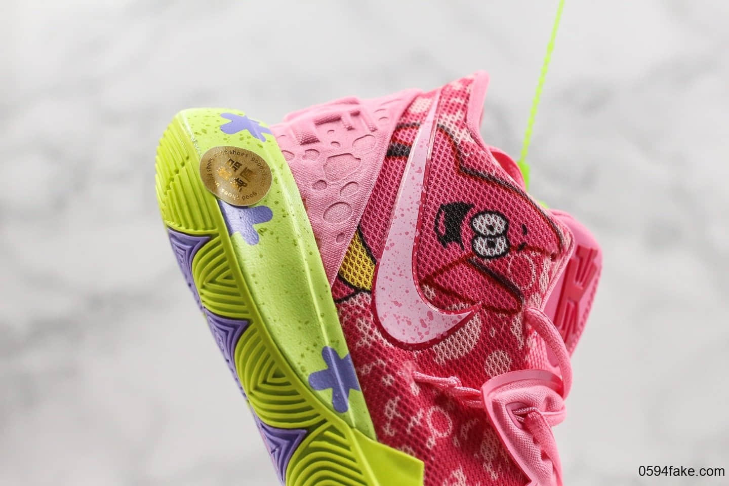 耐克Nike Kyrie 5 PE x Spongebob纯原版本欧文5代联名海绵宝宝派大星鸳鸯配色室内外实战休闲运动篮球鞋 货号：CJ6951-700
