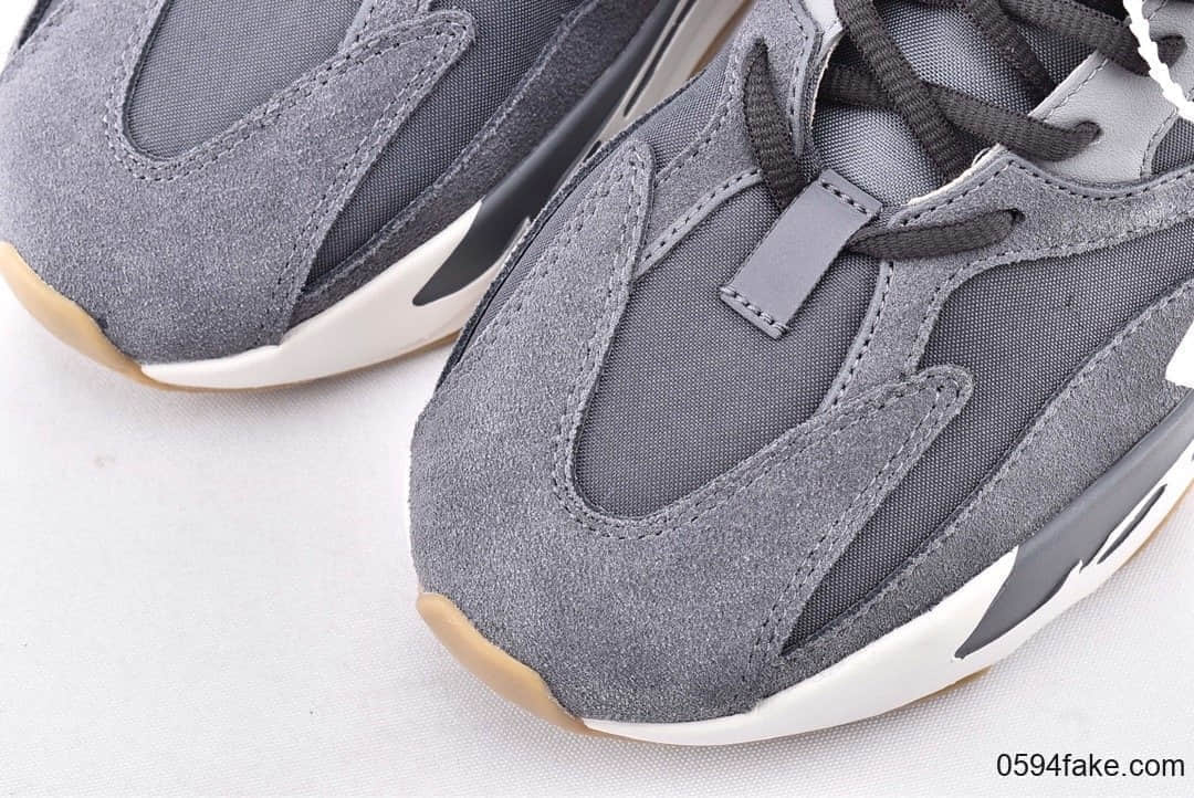 阿迪达斯Adidas Yeezy Boost 700 Magnet V2纯原版本椰子700复古老爹鞋磁铁灰黑3M反光 货号：FV9922