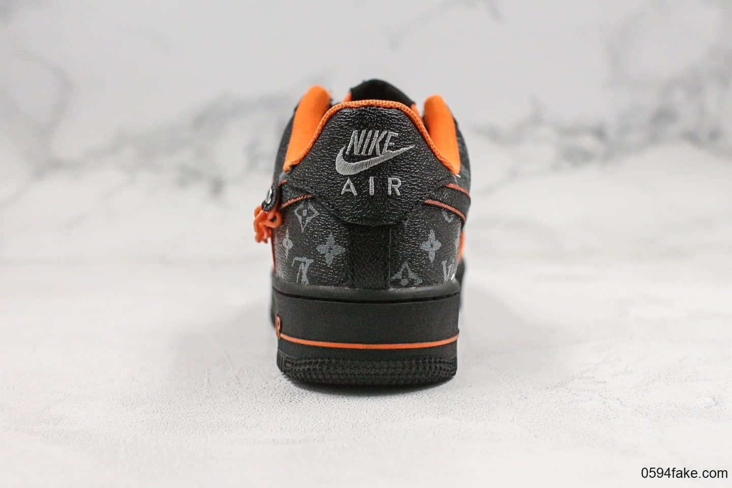 耐克Nike Air Force 1 07 SE纯原版本低帮空军一号LV联名款黑橙色内置全掌气垫正确头层皮革鞋面 货号：AQ4211-100