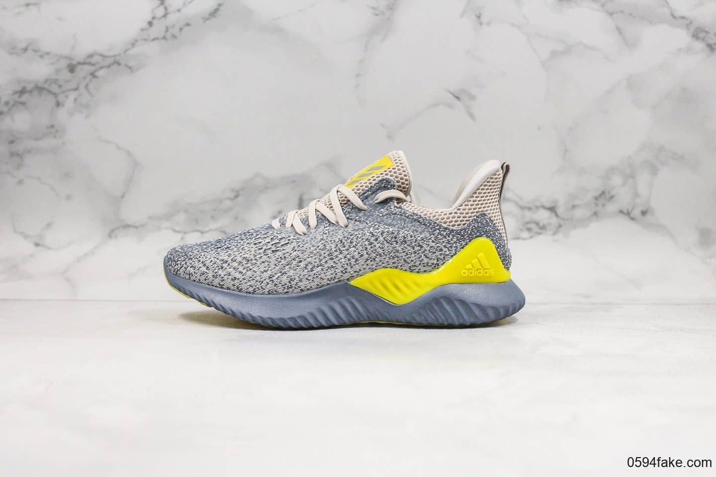 阿迪达斯adidas AlphaBOUNCE M纯原版本阿尔法慢跑鞋灰黄配色鞋面采用防水面料原盒原标 货号：AQ0576