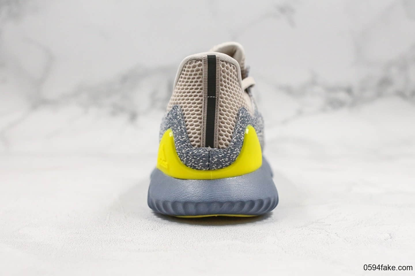 阿迪达斯adidas AlphaBOUNCE M纯原版本阿尔法慢跑鞋灰黄配色鞋面采用防水面料原盒原标 货号：AQ0576