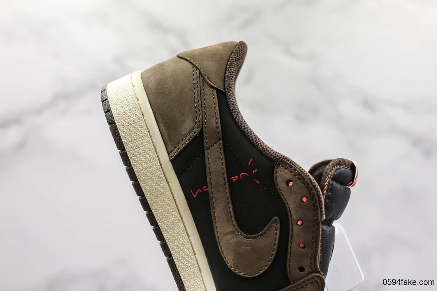 乔丹Travis Scott x Air Jordan AJ1 Low纯原版本联名款低帮倒钩AJ1深棕配色内置气垫原盒原标 货号：CQ4277-001