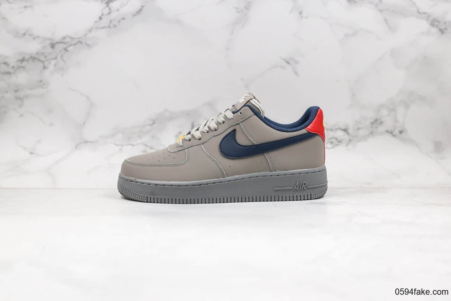 耐克Nike Air Force 1纯原本本空军一号AF1海外定制版“水泥灰”红蓝鸳鸯勾配色原楦开发内置气垫 货号：BQ4329-002