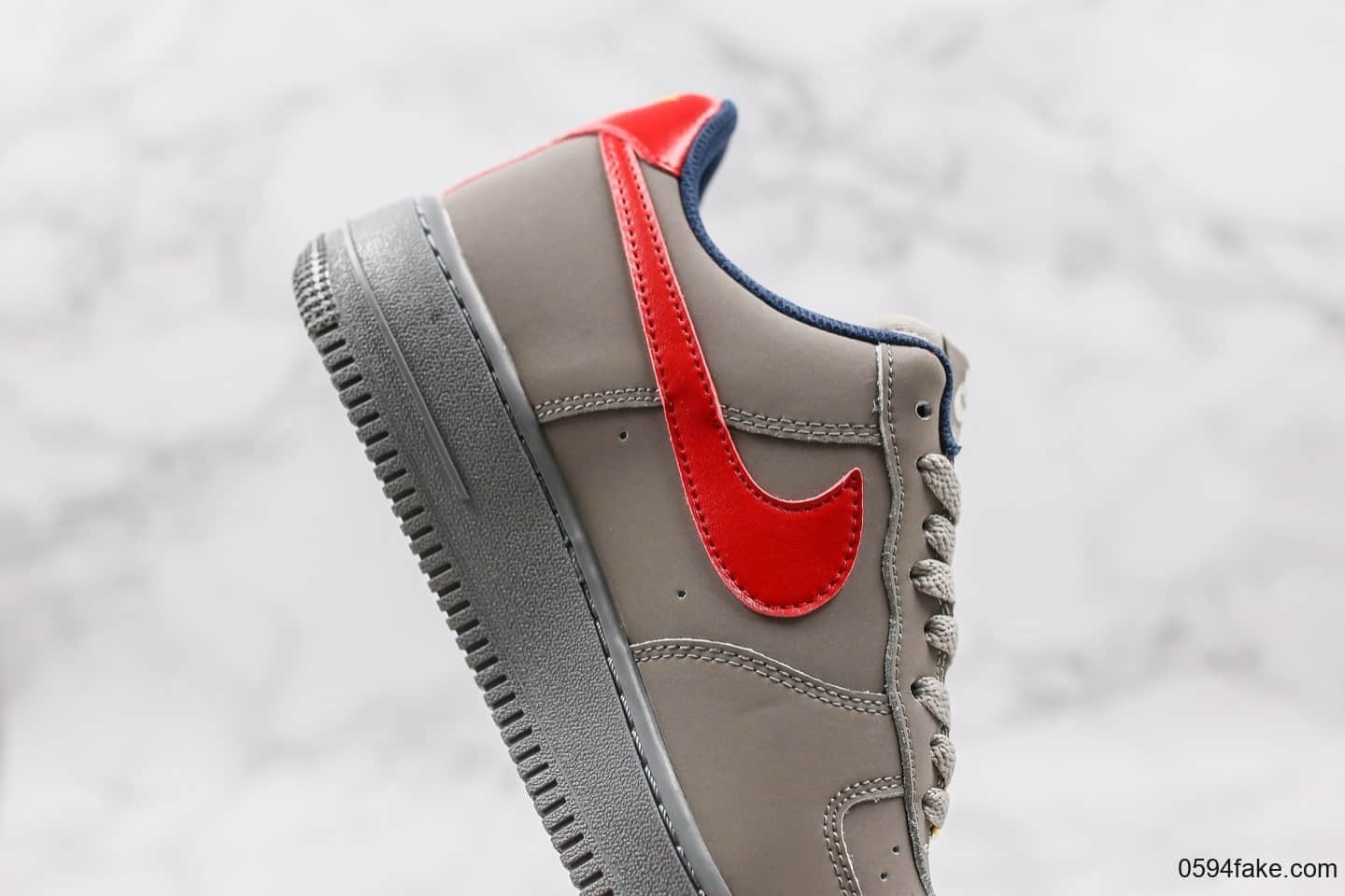 耐克Nike Air Force 1纯原本本空军一号AF1海外定制版“水泥灰”红蓝鸳鸯勾配色原楦开发内置气垫 货号：BQ4329-002