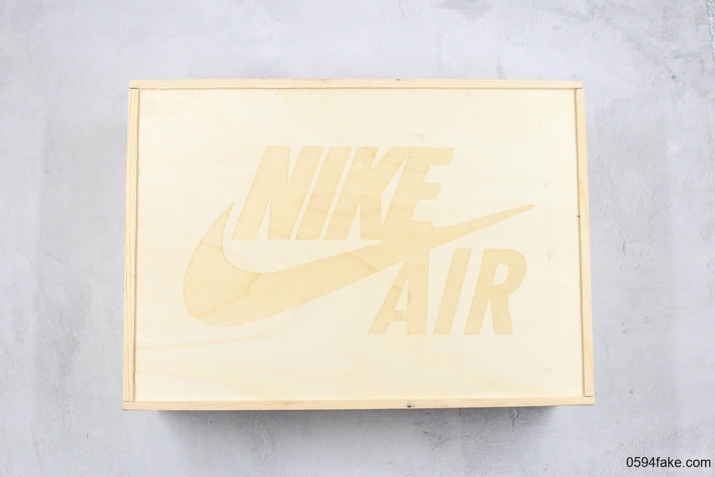 耐克KITH x Nike Air Force1 Ronnie Fieg纯原版本低帮空军一号浮雕印花LOGO双钩设计原装木盒内置气垫 货号：CU2980-193