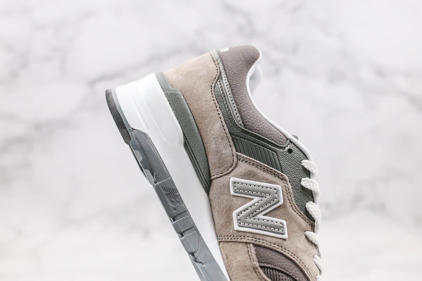 新百伦New Balance 997纯原版本高端美产慢跑鞋原盒原标原档案数据开发 货号：M997GY2