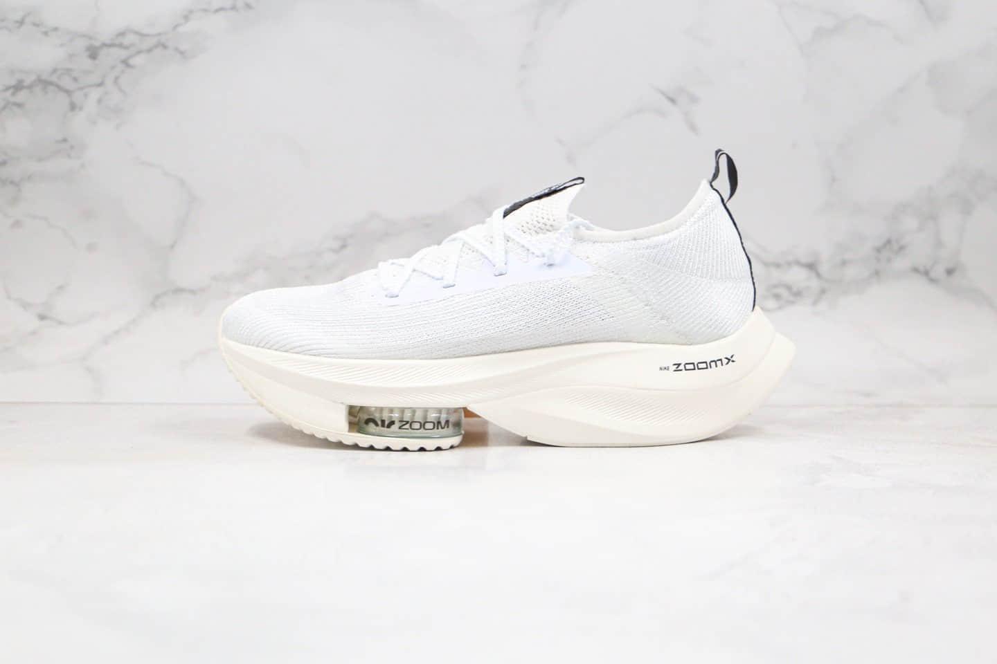 耐克Nike Air Zoom Alphafly NEXT%「破 2」纯原版本马拉松厚底跑步鞋纯白色内置真碳纤维搭配Zoom x气垫 货号：CI9925-100