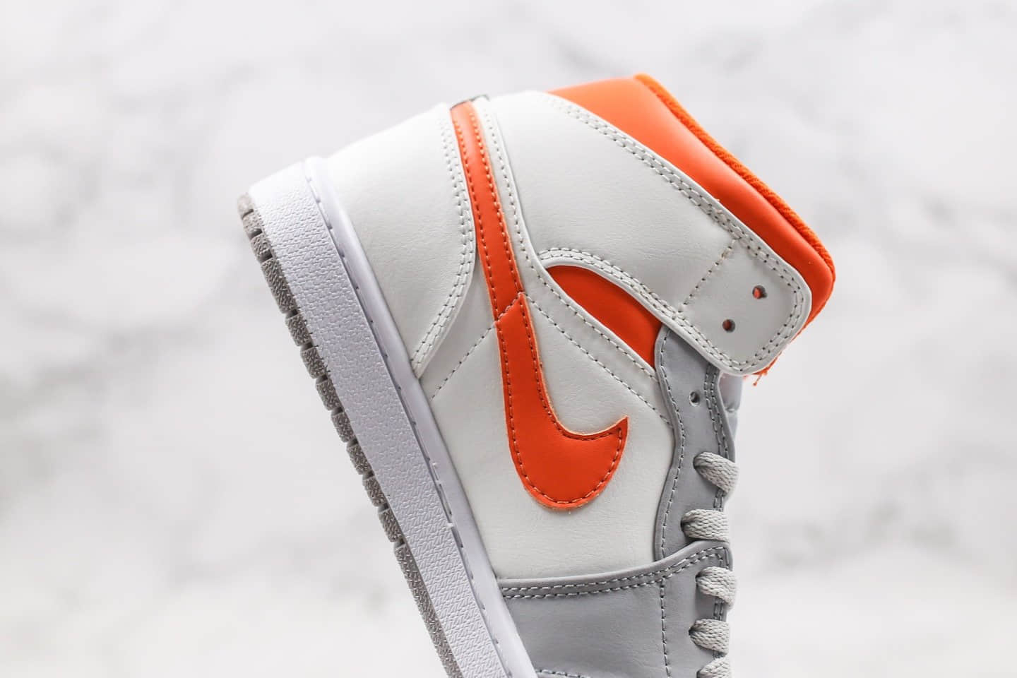 乔丹Air Jordan 1 MidOrange Grey纯原版本中帮AJ1灰橙色原盒配件头层材质 货号：CW7591-100