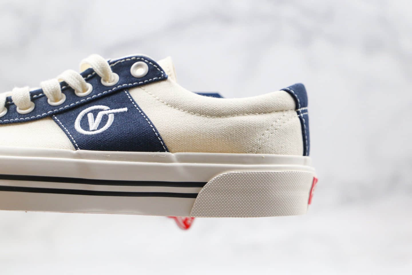 万斯Vans Vault OG Sid LX公司级版本低帮日系V蓝白色帆布鞋正确鞋面卡色原厂硫化大底 货号：VN0A4U13XEQ