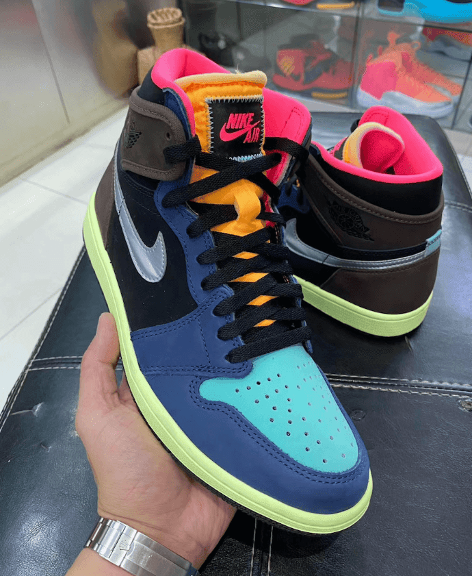 吃惊！这双AJ1撞脸05年UNDFTD x Nike Dunk联名！ 货号：555555-201