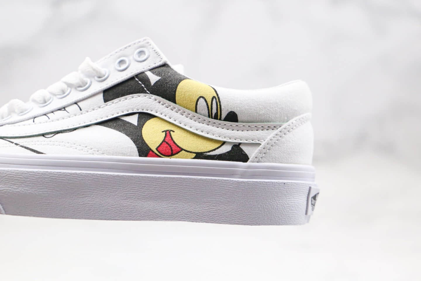 万斯Disney x Vans Old Skool公司级版本迪士尼米老鼠联名款板鞋白色原标原盒 货号：VN000D3HY28