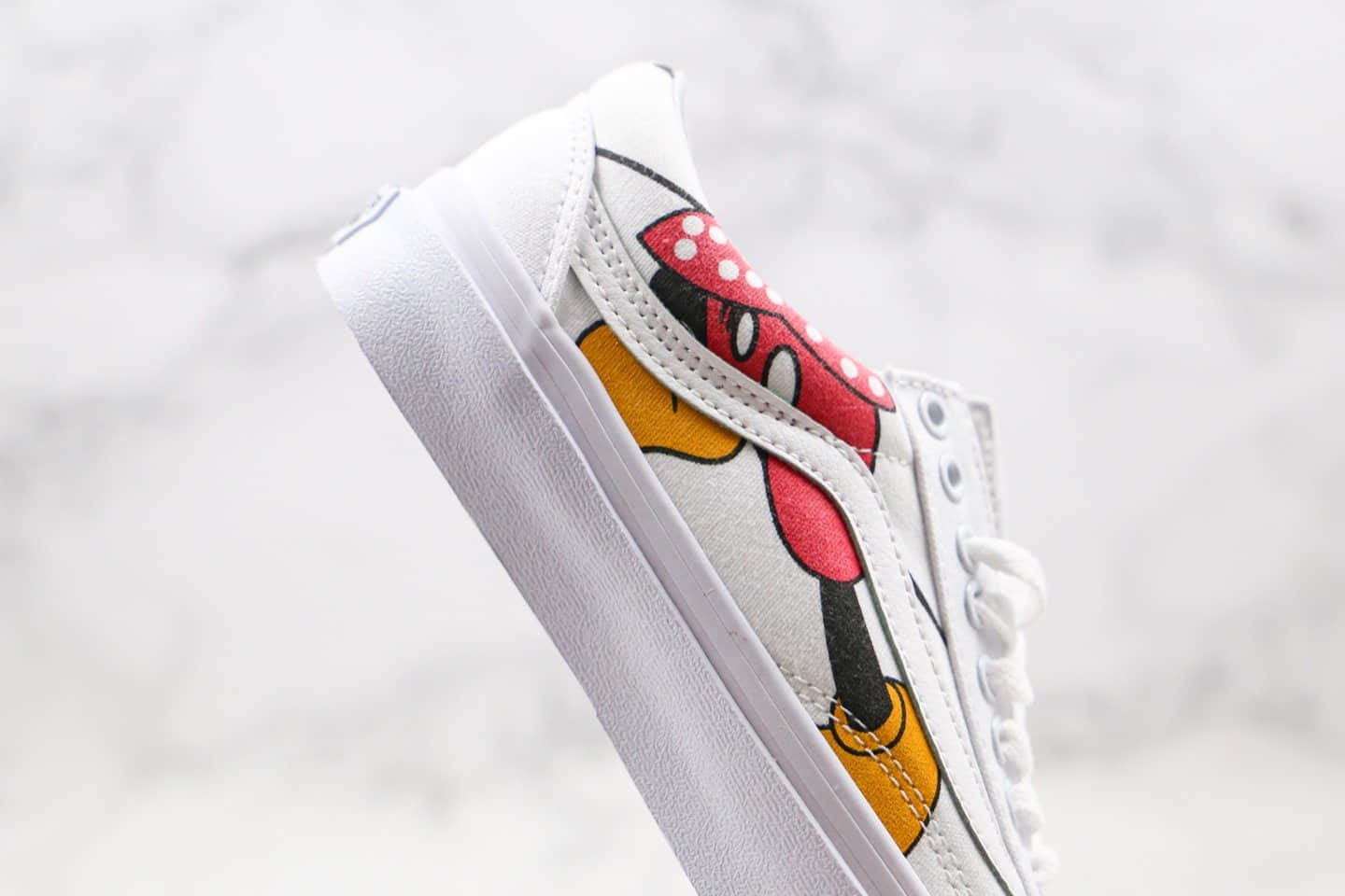 万斯Disney x Vans Old Skool公司级版本迪士尼米老鼠联名款板鞋白色原标原盒 货号：VN000D3HY28