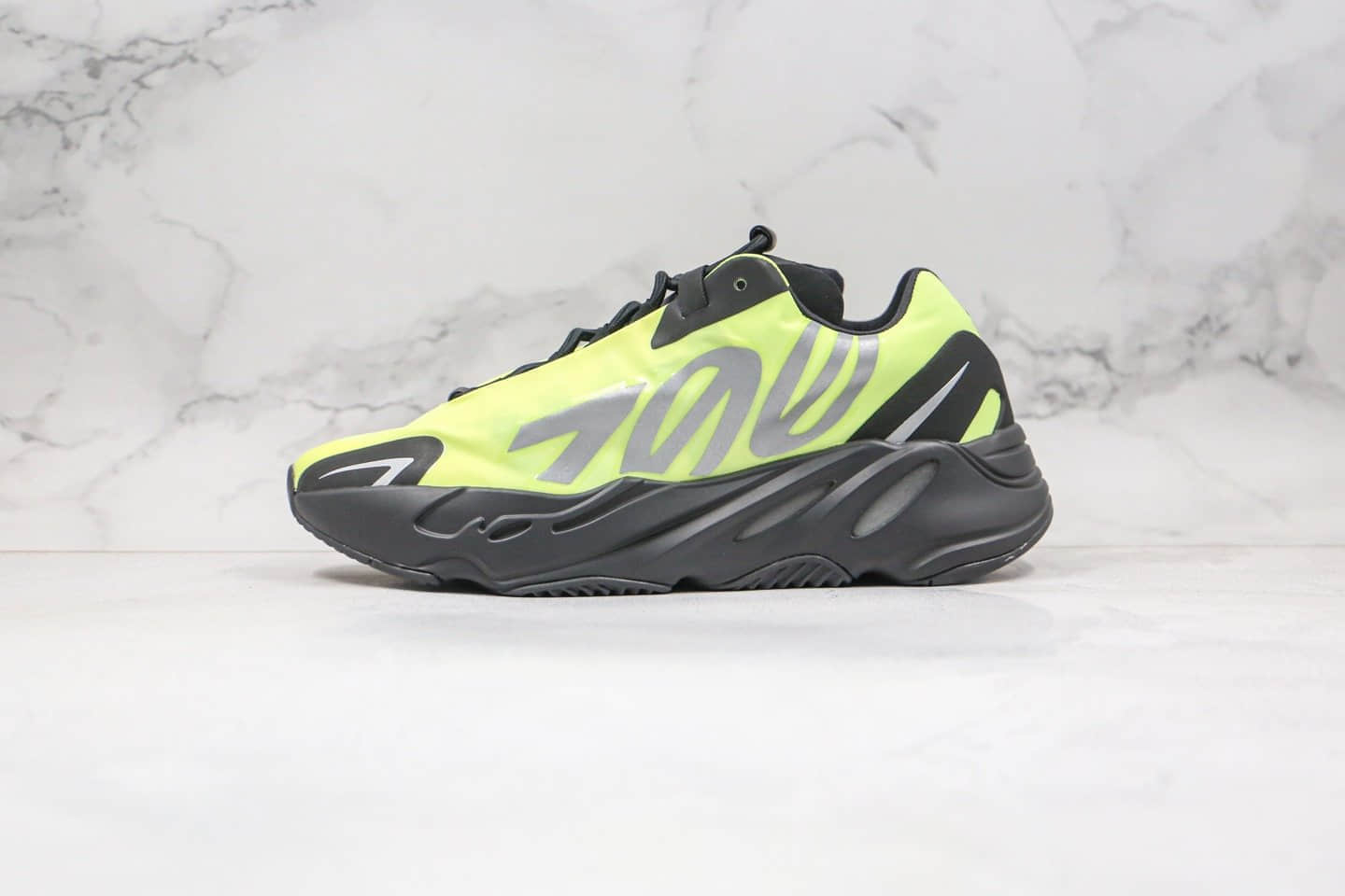 阿迪达斯adidas Yeezy Boost 700 MNVN Phosphor纯原版本椰子700V3荧光绿原楦开发巴斯夫原底 货号：FY3727