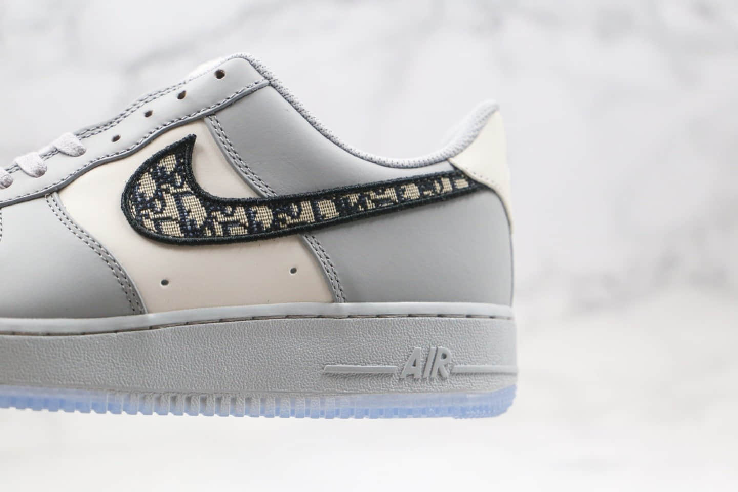 耐克Dior x Nike Air Force 1 '07 LV8迪奥联名款纯原版本低帮空军一号白灰色板鞋原厂蓝色鞋盒 货号：3SN258ZDD