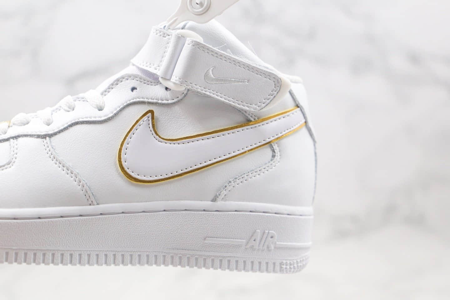 耐克Nike Wmns Air Force 1 '07 Low Essential纯原版本中帮空军一号白金边板鞋内置全掌Sole气垫 货号：AO2132-109