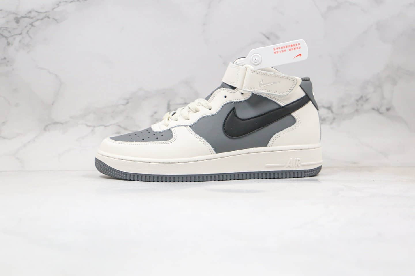 耐克Nike Air Force 1 '07纯原版本空军一号中帮板鞋白灰黑色原材打造内置气垫 货号：638130-009