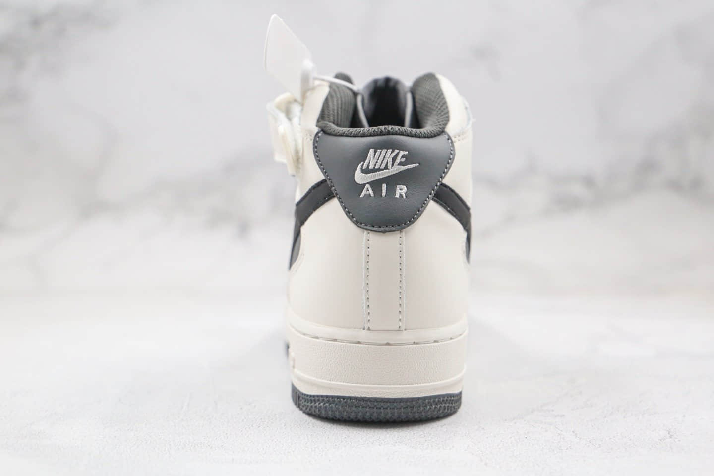 耐克Nike Air Force 1 '07纯原版本空军一号中帮板鞋白灰黑色原材打造内置气垫 货号：638130-009