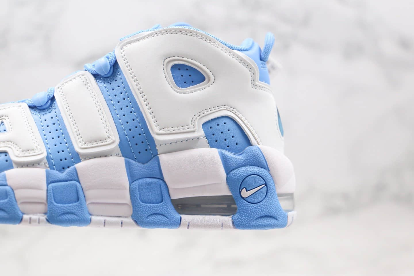 耐克Nike WMNS Air More Uptempo University Blue纯原版本皮蓬大R大学白蓝色篮球鞋内置气垫原盒原标 货号：921948-401