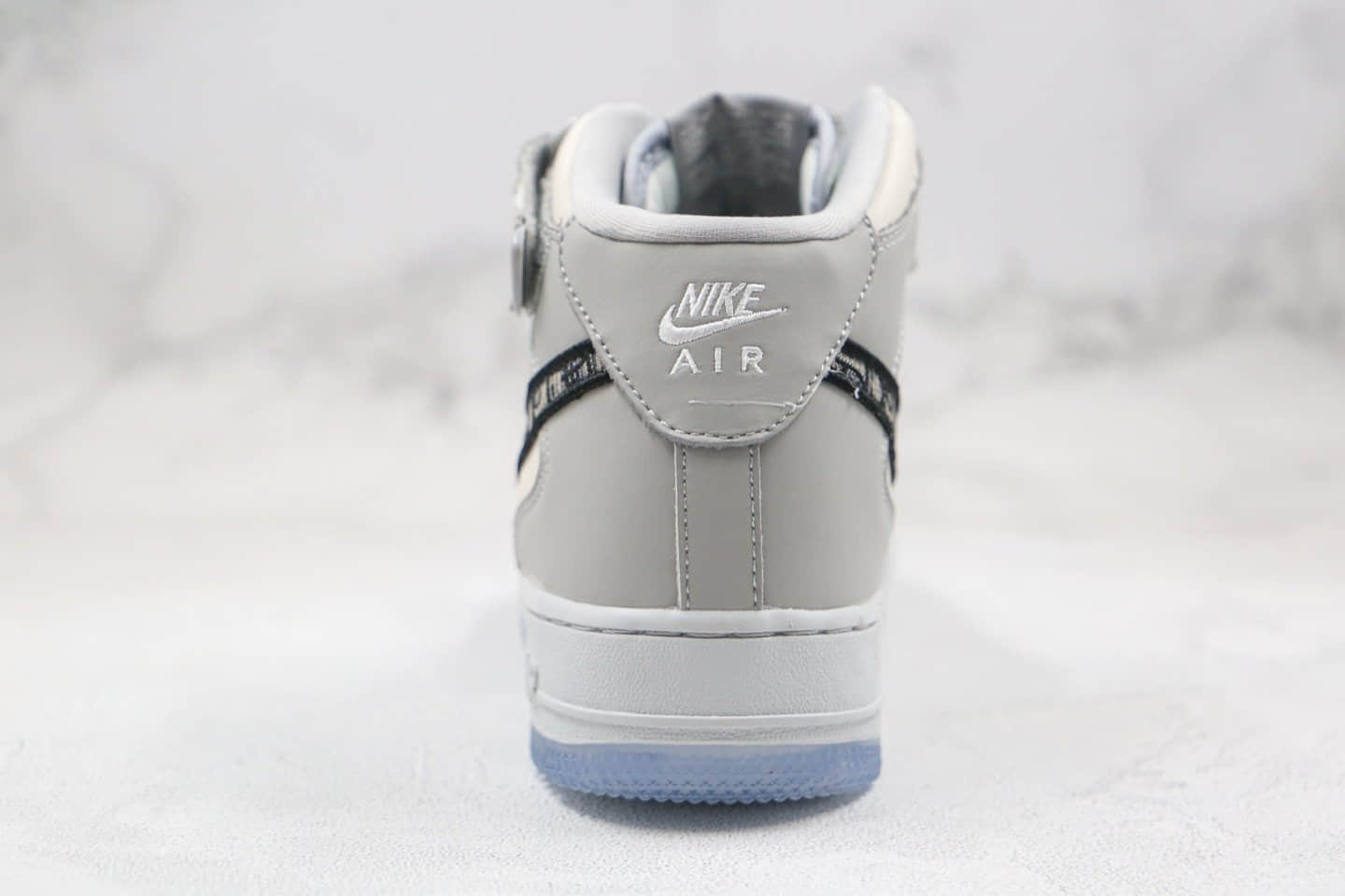 耐克Nike Air Force 1 MID x Dior迪奥联名款纯原版本中帮空军一号板鞋原盒配件齐全 货号：CT1266-700