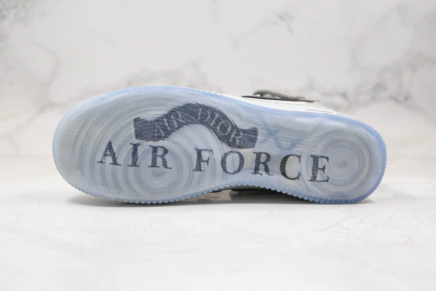 耐克Nike Air Force 1 MID x Dior迪奥联名款纯原版本中帮空军一号板鞋原盒配件齐全 货号：CT1266-700