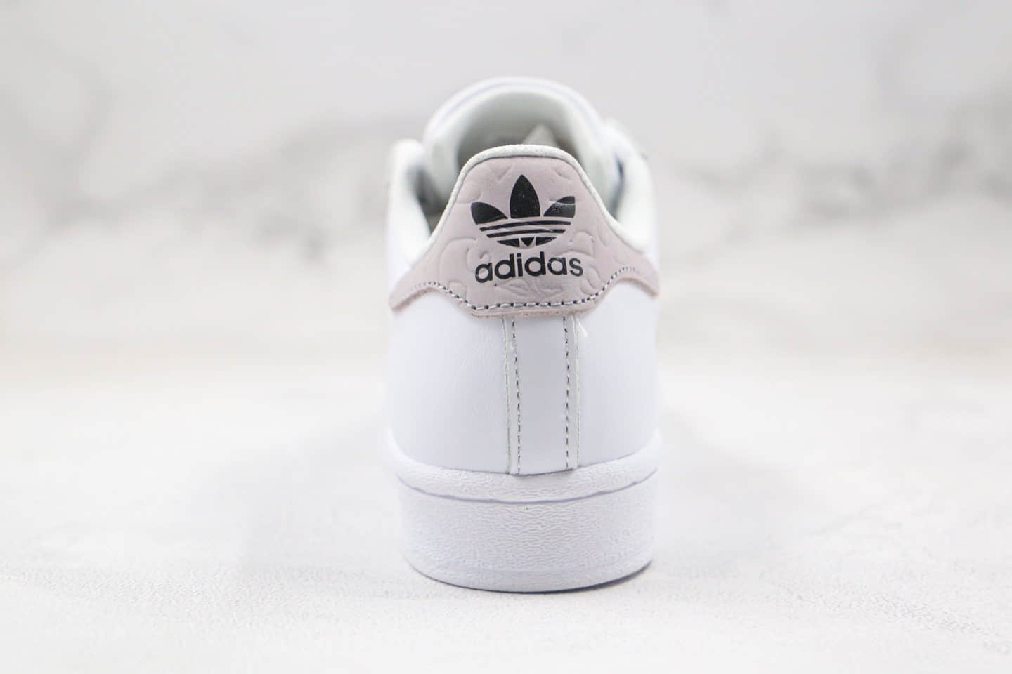 阿迪达斯adidas Originals Superstar纯原版本三叶草贝壳头板鞋花卉女款浅白紫区别市面通货 货号：FW3567