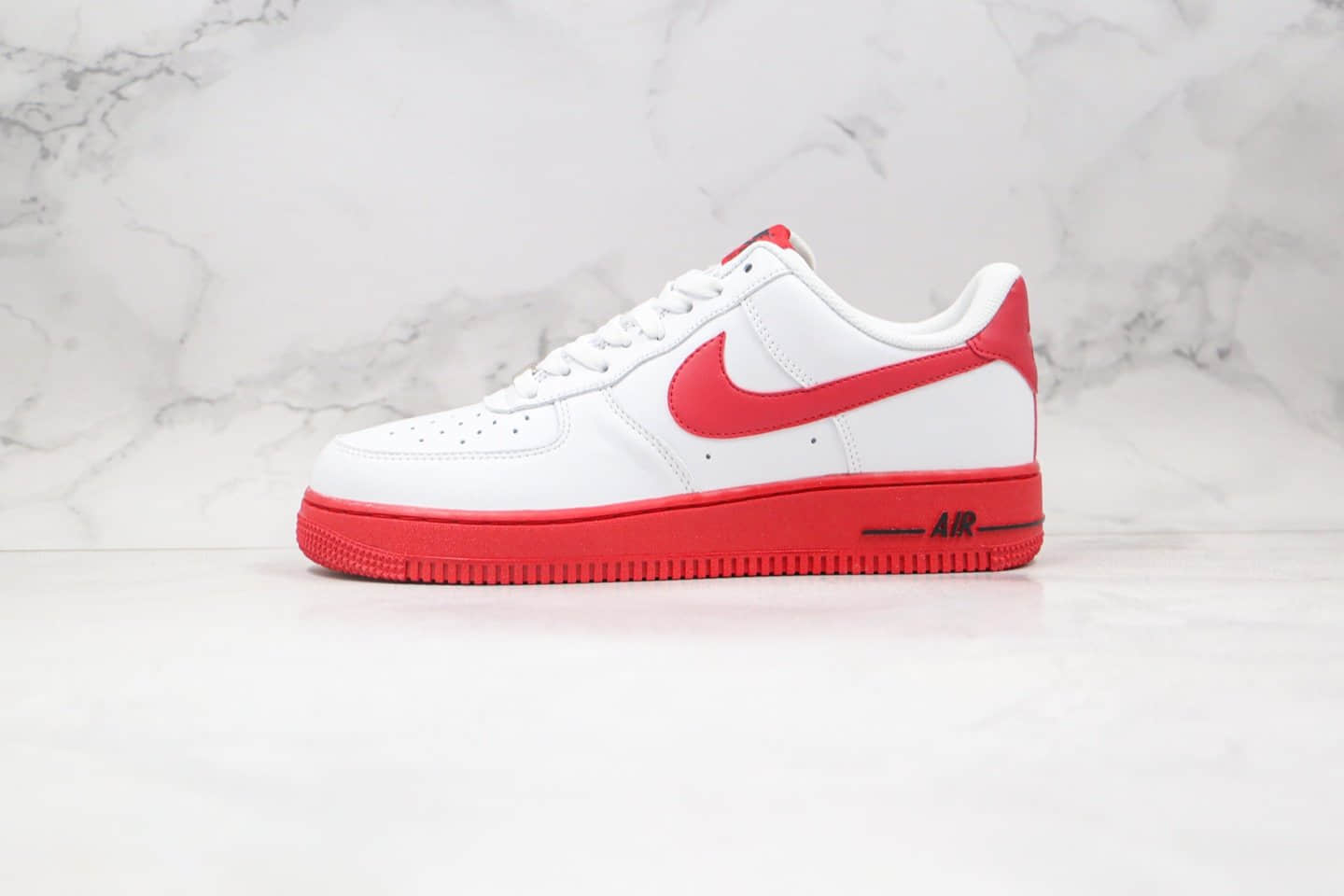 耐克Nike Air Force 1'07纯原版本低帮空军一号大学红配色板鞋原楦头纸板打造 货号：AO6820-800