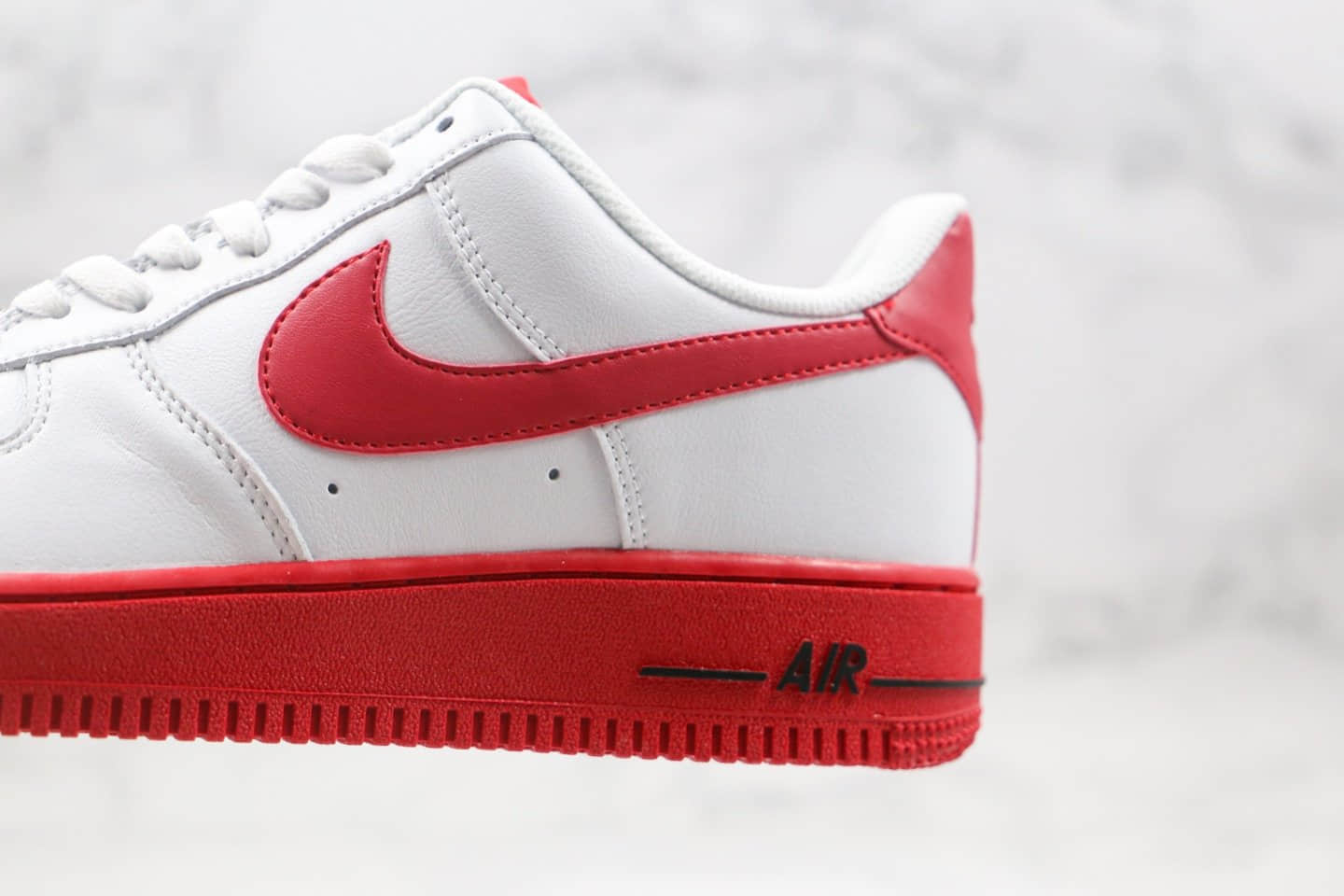 耐克Nike Air Force 1'07纯原版本低帮空军一号大学红配色板鞋原楦头纸板打造 货号：AO6820-800