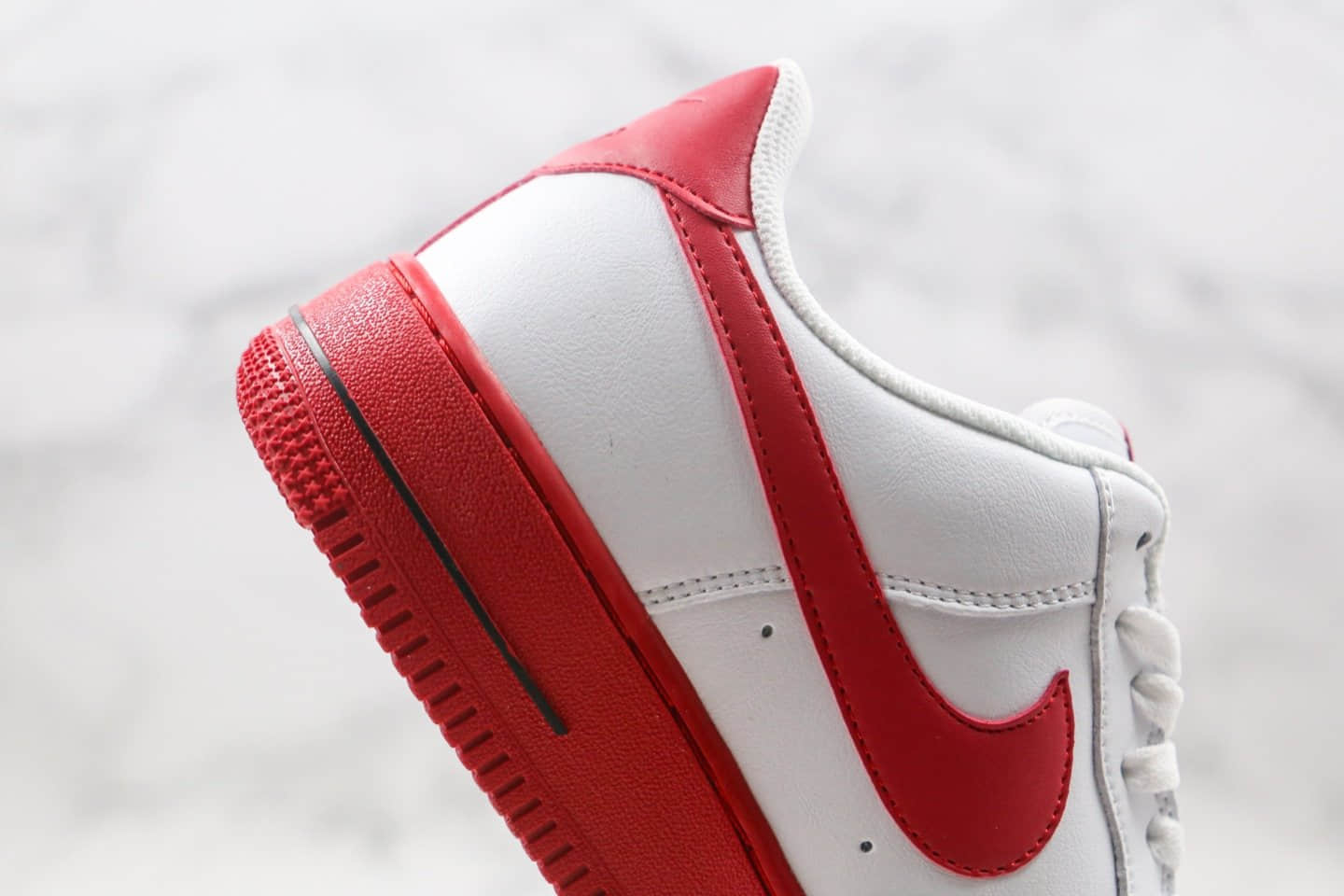 耐克Nike Air Force 1'07纯原版本低帮空军一号大学红配色板鞋原楦头纸板打造 货号：AO6820-800