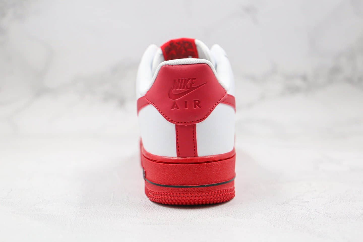 耐克Nike Air Force 1'07纯原版本低帮空军一号大学红配色板鞋原楦头纸板打造 货号：AO6820-800