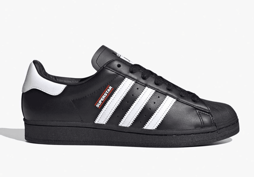 美国嘻哈天团联名来袭！RUN DMC x adidas Superstar即将发售！ 货号：FX7617