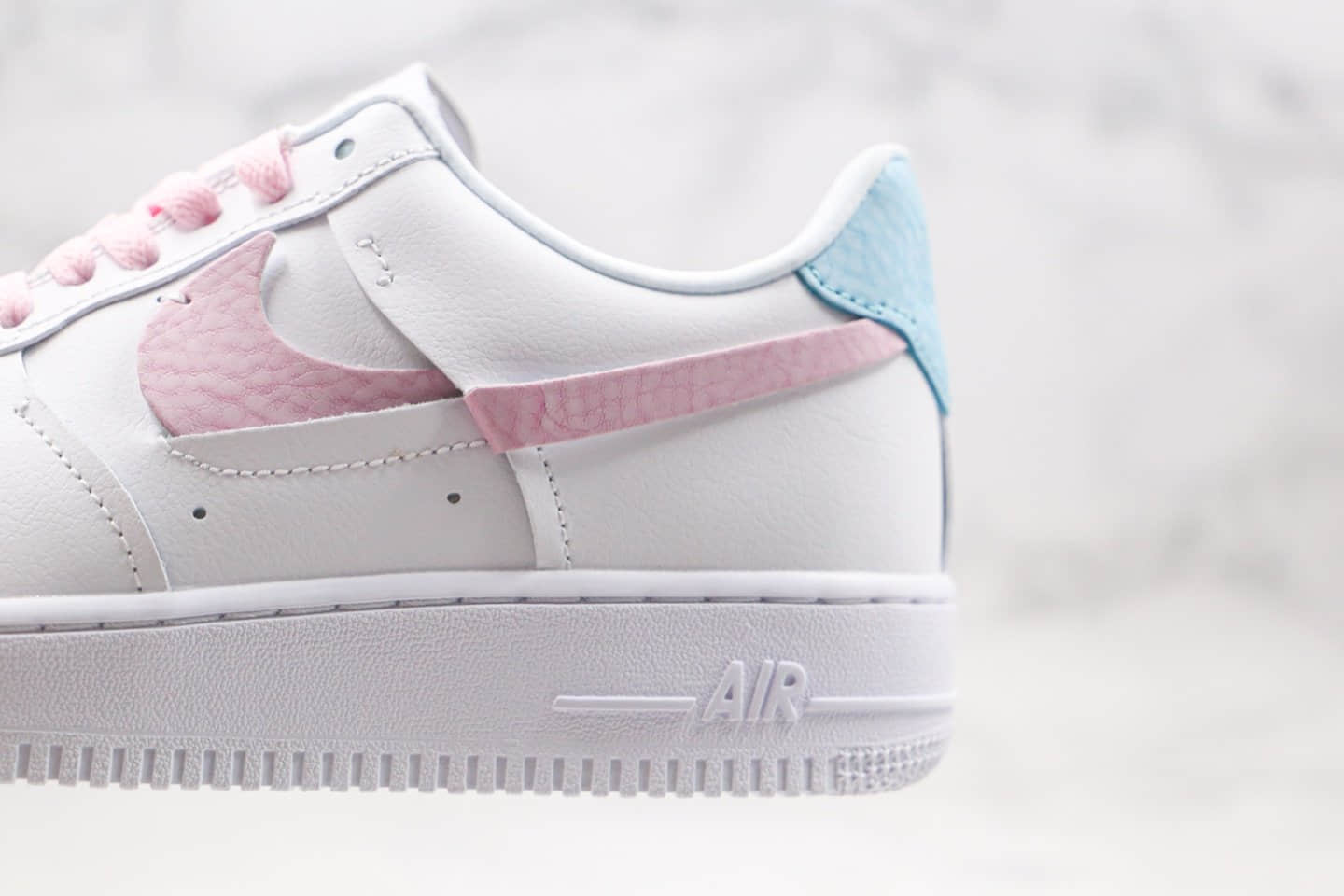 耐克Nike Air Force 1 vandalised纯原版本低帮空军一号蛇纹断勾白蓝粉色板鞋内置全掌Sole气垫 货号：DC1164-101