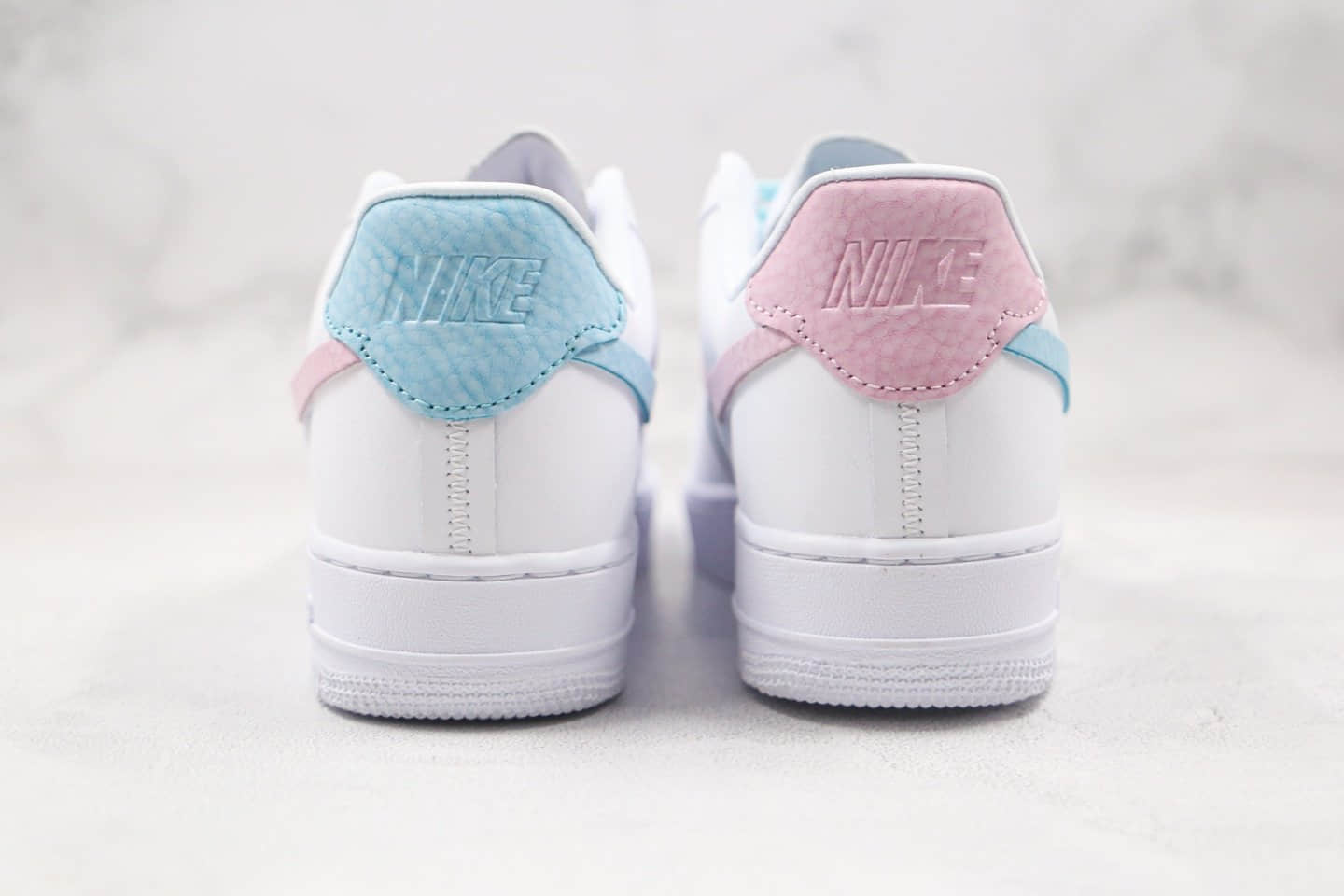 耐克Nike Air Force 1 vandalised纯原版本低帮空军一号蛇纹断勾白蓝粉色板鞋内置全掌Sole气垫 货号：DC1164-101