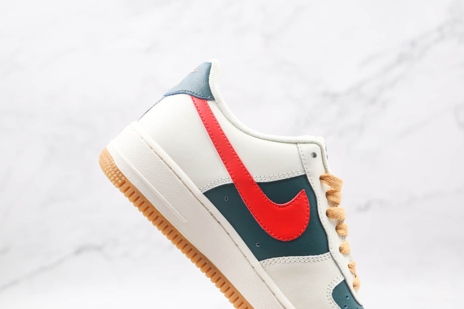 耐克Nike Air Force 1 07 Low纯原版本低帮空军一号白绿红色板鞋内置气垫原盒原标 货号：AQ3778-991