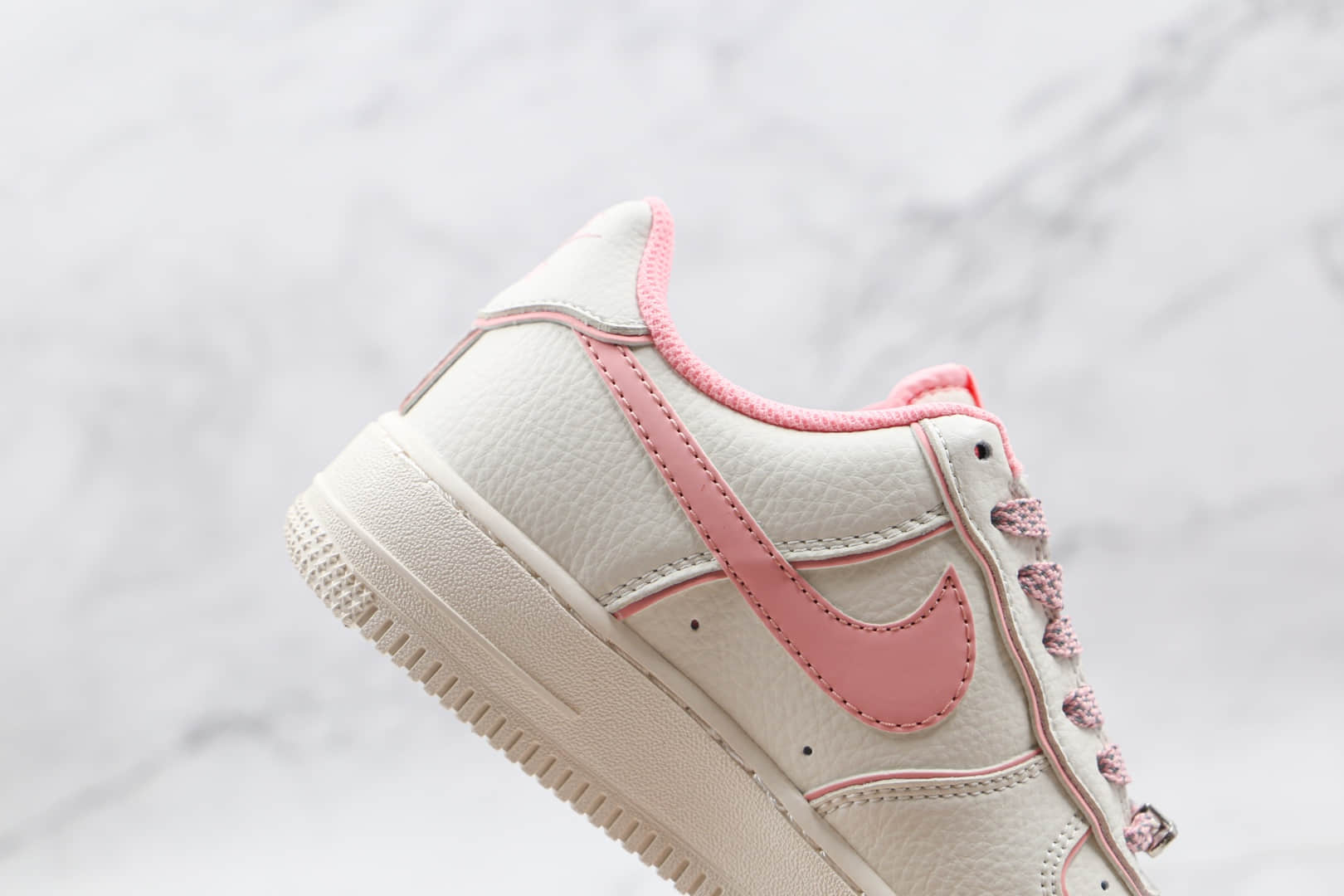 耐克Nike Air Force 1 Low '07纯原版本低帮空军一号白粉色板鞋内置气垫 货号：UH8958-033