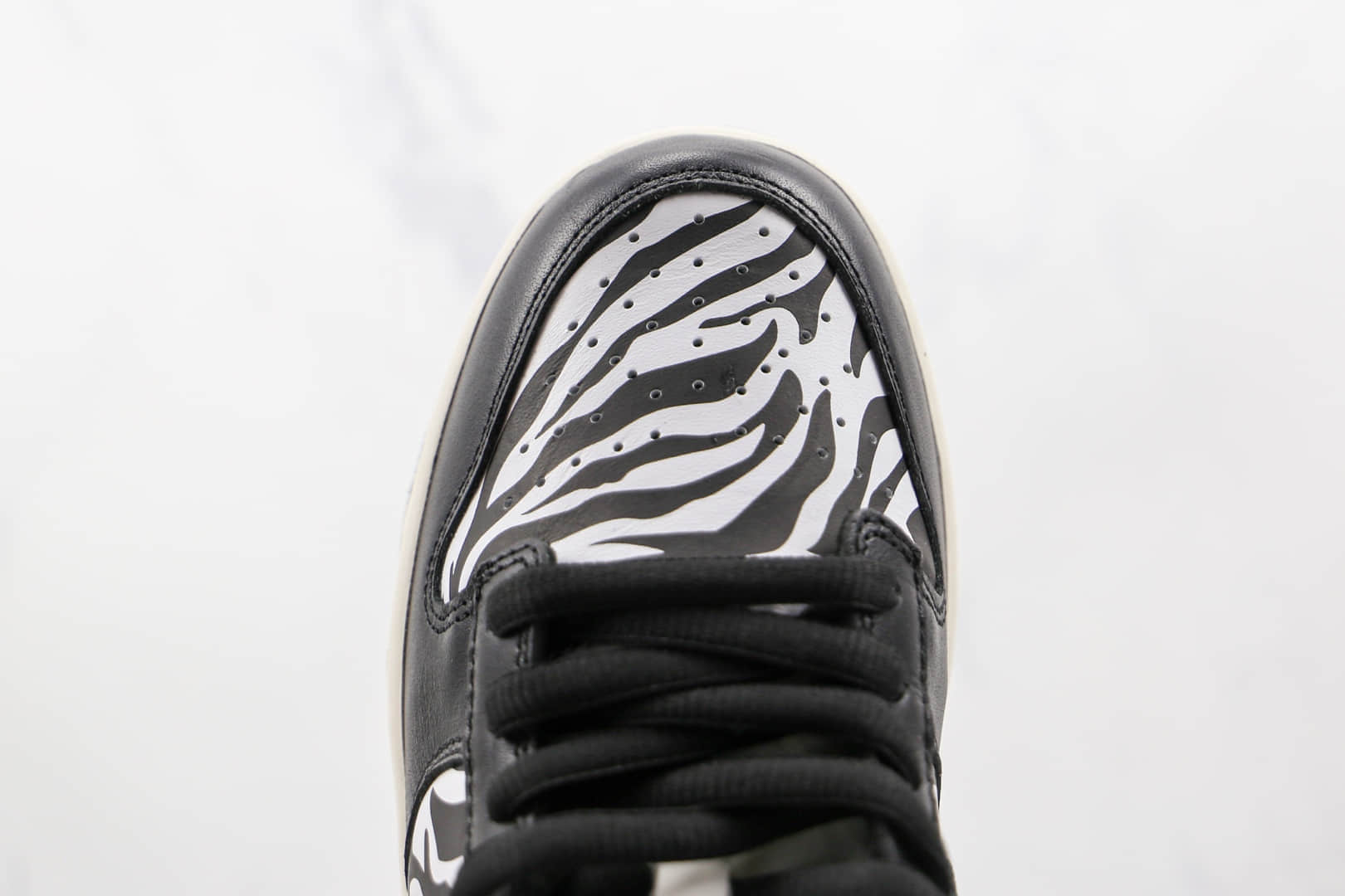 耐克Nike SB Dunk Low Zebra x Quartersnacks联名款纯原版本低帮SB DUNK黑斑马配色板鞋原档案数据开发 货号：DM3510-001