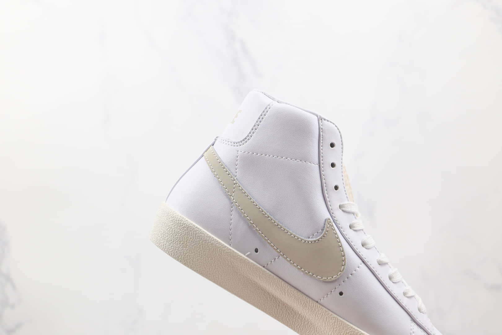 耐克NIKE Blazer MID 77 VNTG纯原版本高帮开拓者白银色板鞋原档案数据开发 货号：BQ6806-106