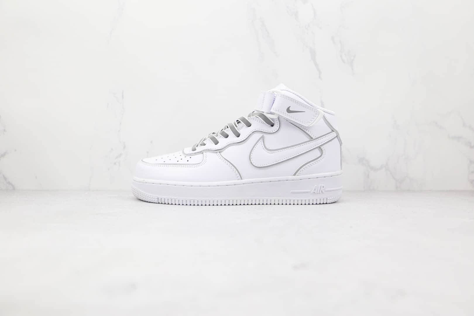 耐克Nike Air Force 1 Mid纯原版本中帮空军一号3M反光白色板鞋内置气垫 货号：369733-809