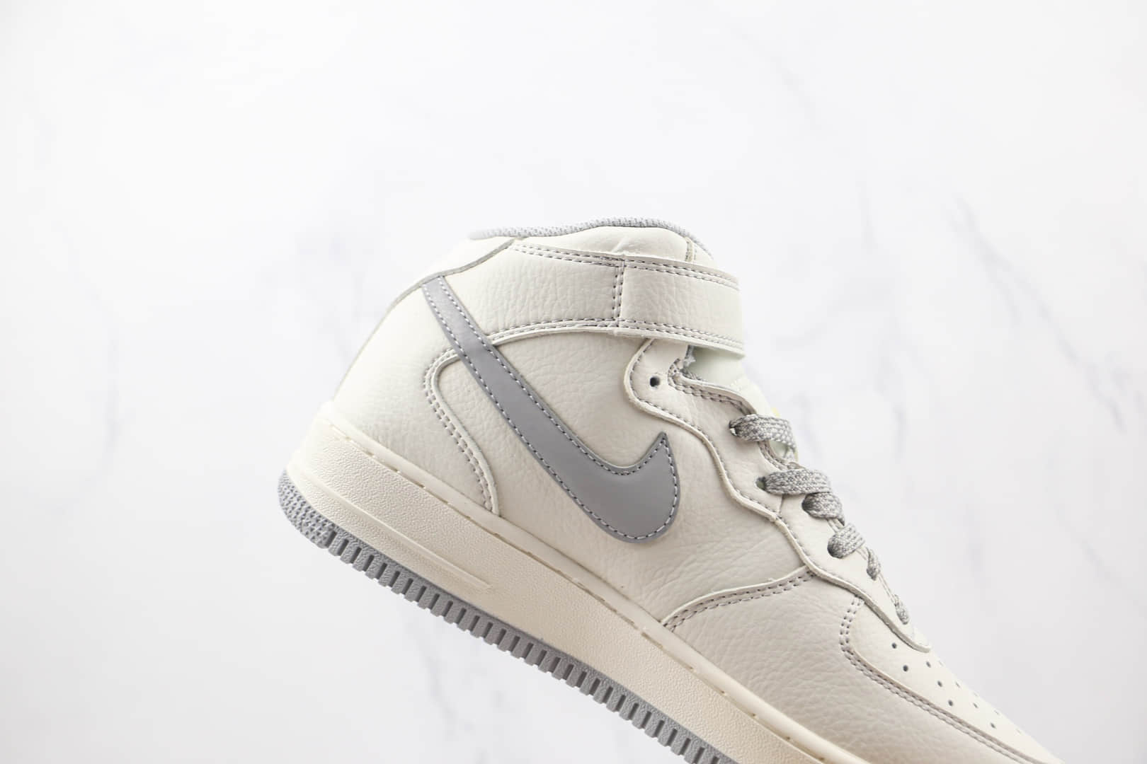 耐克Nike Air Force 1纯原版本中帮空军一号白灰色板鞋原档案数据开发 货号：AO6617-306
