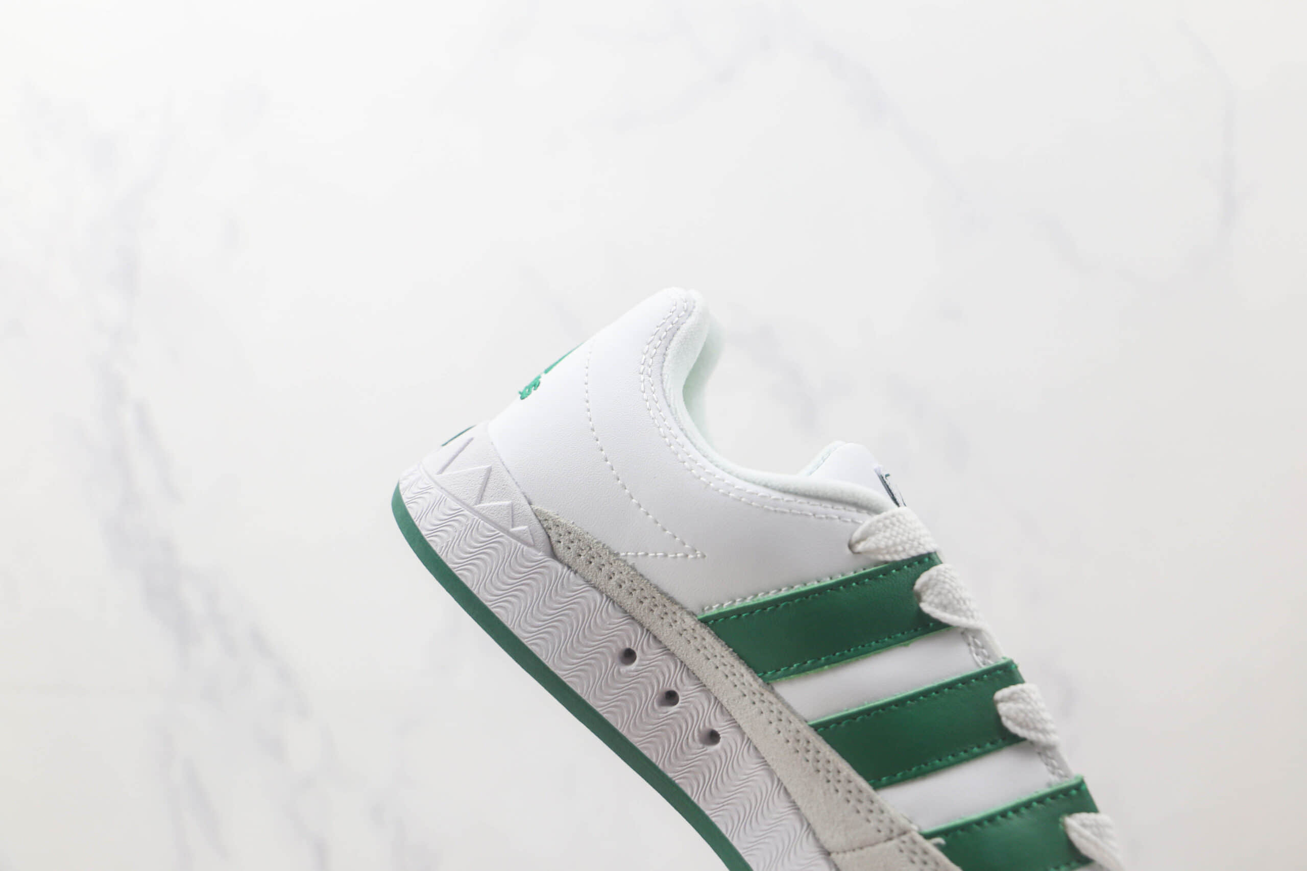 阿迪达斯Adidas ADIMATIC纯原版本低帮白绿色复古板鞋 阿迪达斯三叶草麂皮板鞋 货号：DB2912